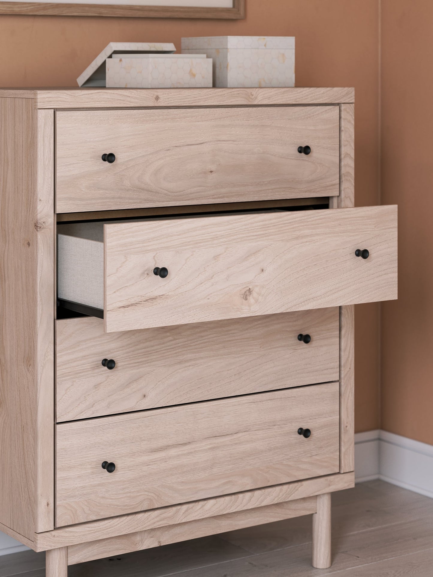 Ashley Express - Commode à quatre tiroirs Arloster